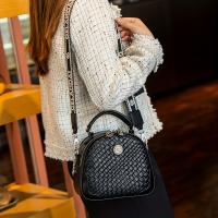 Bolso bandolera tejido negro elegante para mujer: bolso redondo informal con correa ajustable, cierre de cremallera y forro de poliéster, bolso de viaje seguro |   Bolso moderno y elegante |   Bolso bandolera pequeño con correa de cadena metálica - details 7
