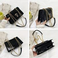 Bolso cruzado de moda para mujer con diseño de serpiente roja y rosa, estilo simple y maduro, ideal para el transporte diario y fiestas de vacaciones. - details 3