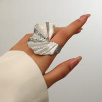 Anillo de hoja de Ginkgo para mujer, anillo de dedo en forma de abanico de hoja de Metal clásico a la moda, regalos de joyería de fiesta Punk para mujer - details 3