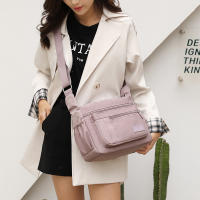 Bolso De Hombro Cruzado Para Mujer Impermeable De Nylon Estilo Moda Bolso Bandolera Con Solapa Cierre De Cremallera - details 3