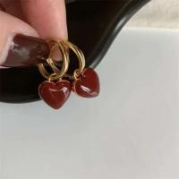 Pendientes colgantes de corazón rojo de amor, vino de diseño simple para mujer, círculo dorado, colgante de melocotón retro, joyería de moda - details 0