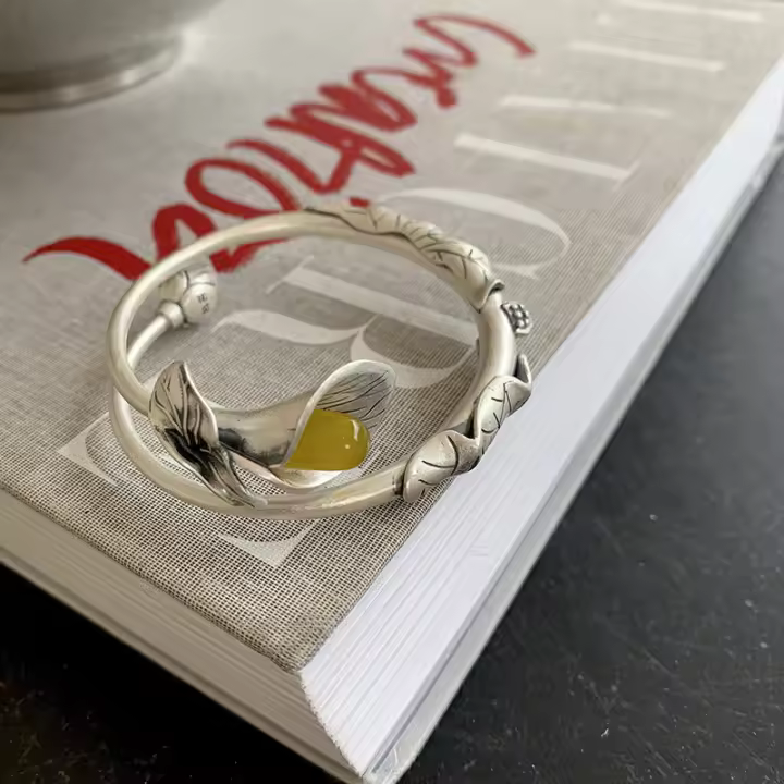 Pulsera de mujer vintage tailandesa, pulsera de plata con flor, circunferencia ajustable de 17 cm, hecha a mano. - 1