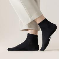 5 pares de calcetines cortos para hombre, calcetines transpirables y cómodos, estilo simple, calcetines deportivos de moda para fitness al aire libre, baloncesto y running. - details 0