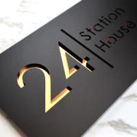 Placa de dirección personalizada con números de buzón hebreo de casa acrílica, placas de nombre para exteriores y hogar de oro negro - details 1