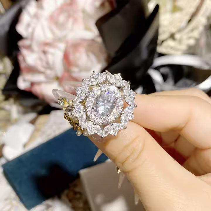 Anillo de Diamante de Zirconio de 20 Carátas Plateado con Oro de 18K Dizzying Ojo de Caballo - 1