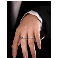 Un nuevo par de anillos de pareja de plata pura para hombres y mujeres, con un estilo ligero, lujoso, simple y de alta gama con aberturas en forma de estrella. - details 0