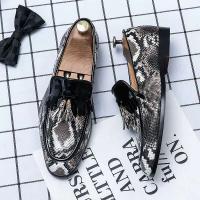 Zapatos casuales puntiagudos con patrón formal estilo caminar para hombres de cuero coreano - details 1