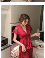 Ropa de dormir Sexy de encaje de seda helada para mujer, camisón de boda rojo de manga corta con cuello en V y almohadilla para el pecho, chino anual de verano - details 6