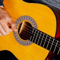 Pack de guitarra clásica española de tamaño 1/4 para niños XF de 3rd Avenue, Guitarra acústica con cuerdas de nylon, funda de transporte, cejilla y púas, Natural - details 25
