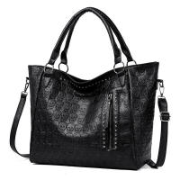 Bolso bandolera grande de piel sintética con estampado de calavera punk y hombro apilado gótico para mujer - details 4