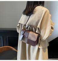 Nuevo bolso de mensajero versátil de hombro, bolso cuadrado pequeño portátil con costuras. - details 17