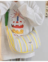 Bolso de mensajero de gran capacidad para estudiantes informales, nuevo bolso de hombro versátil a rayas de color en contraste para mujer, bolso de viaje personalizado tipo dumpling. - details 19