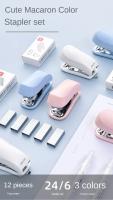 Mini grapadora de Color macarrón para estudiantes, conjunto combinado de papelería, grapadora pequeña y grapas prácticas para encuadernación de papel, 1 ud. - details 0
