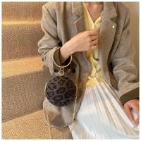 Bolso cruzado con estampado de leopardo para mujer, bolsa pequeña y redonda con cadena, a la moda, novedad de 2024 - details 8