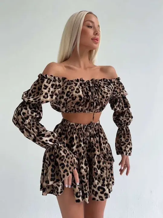 Conjunto de Pijama de Patrón de Leopardo para Mujeres Marthaqiqi Cuello Redondo Barco, Manga Larga, Shorts, Camisola - 1