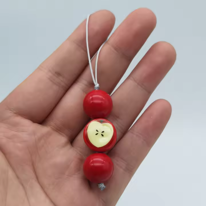Encanto de Teléfono de Cuentas 2025 Colgante de Fruta Roja Grande Llavero para iPhone 15, Airpods, Auriculares Accesorios de Electrónica - 1