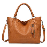 Bolso De Mano Grande De Cuero PU Con Estampado De Cráneo Punk Y Estacas Bolso De Hombro Gótico Para Mujer Bolso Transversal De Moda - details 7