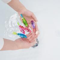 Los juguetes luminosos electrónicos del gato de los pescados miran los pescados del juguete del animal doméstico en el agua - details 3