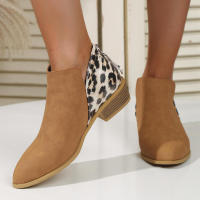 Botines de ante con tacón grueso y punta puntiaguda con cremallera para mujer Otoño 2023 - details 1