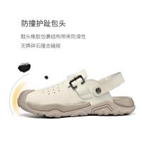 Verano dos usan zapatillas de playa, sandalias deportivas al aire libre y zapatos de montañismo. - details 10