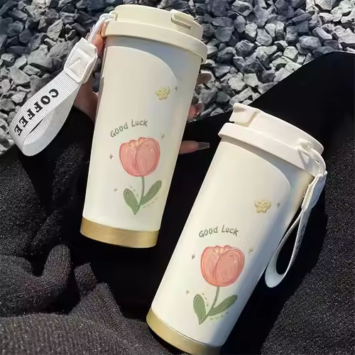 Taza de café aislada con diseño de flores de la suerte de 17,92 oz, botella aislada portátil para dos bebidas con pajita y tapa, acero inoxidable 316, mantiene las bebidas calientes/frías, perfecta para oficina, viajes, día de San Valentín, Bi - 1