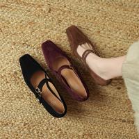 Retro cordero flip interior que aumenta los zapatos individuales, nueva hebilla cruzada de cabeza cuadrada con tamaño de tacón de cuña zapatos de mujer. - details 15