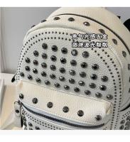 Mochila con remaches para chica, morral versátil y a la moda para viajes y ocio, 2024 - details 2