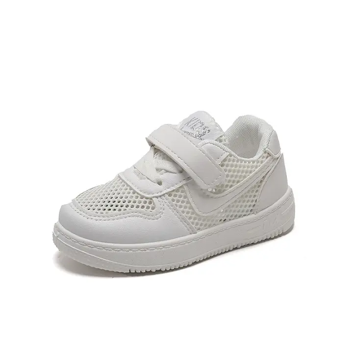 Los niños pequeños zapatos blancos 2025 verano nuevos niños y niñas zapatos deportivos transpirable casual malla junta zapatos bebé lista de zapatos - 1
