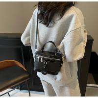 Diseño de nicho de moda llevado a mano caja bolsa de las mujeres 2025 verano nuevo bolso de hombro retro bolso de mensajero casual de alto valor - details 26