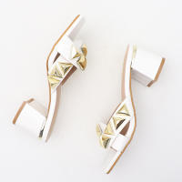Correade una sola pieza con puntera abierta y tacón grueso y sandalias y pantuflas exteriores sencillas y versátiles para mujer. - details 12