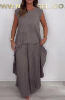 Conjunto de dos piezas de ropa de mujer: top largo irregular de manga corta plisada y pantalones de pierna ancha - details 5