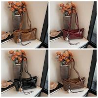 Bolso tipo almohada estilo Boston coreano con colgante, bolso tipo dumpling de PU de color sólido, diseño minoritario vintage para mujer, bolso de hombro para ir al trabajo. - details 7