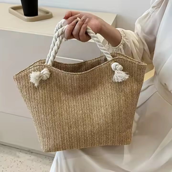 Bolso de Paja Tejido a Mano Bohemio Gran Capacidad Ligera para la Playa con Manijas de Cuerda Doble y Nudo Decorativo Ideal para Viajes, Salidas Casuales, Picnics y Compras - 1