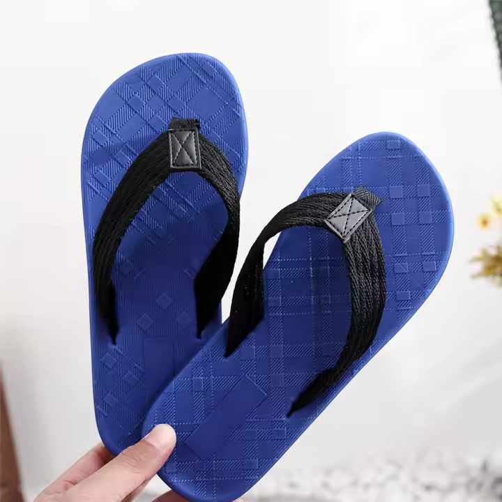 Chanclas de nuevo estilo para hombre, zapatillas de moda europeas y americanas de verano para hombre, zapatillas de playa al aire libre - 1