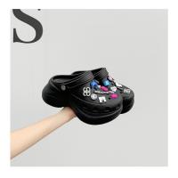 Zapatillas de plataforma con agujeros para mujer, a la moda, con suela de EVA suave, estilo bolsa de plata, zapatillas geniales. - details 17