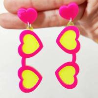 Kuguys - Hermosas gafas de sol para mujer, aretes colgantes en forma de corazón, joyería acrílica de playa Trcal de verano, blanco, rosa y rojo - details 4