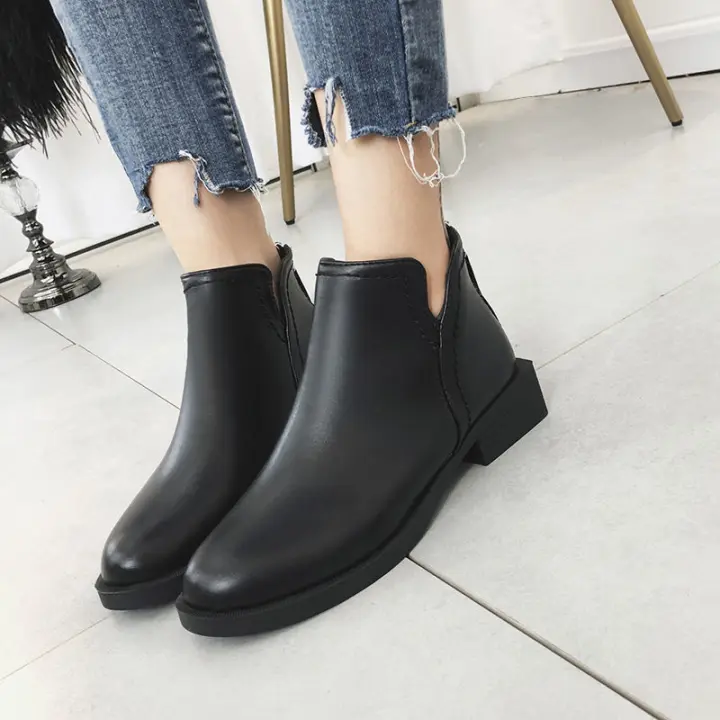 Zapatos de cuero pequeños de estilo británico para mujer, nuevas botas cortas para mujer, tacón grueso, fondo plano, parte superior baja, botas desnudas delgadas - 1