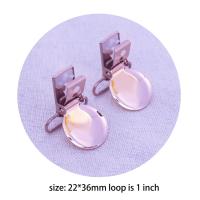 Abrazadera de Chupete Redonda en Oro Rosa para Bebé con Inserto de Plástico para Cinta de 25mm Estilo Sólido Producto Seguro para Niños y Niñas de 4 Meses y Mas - details 6