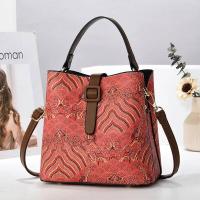 Bolso de hombro tipo bandolera de estilo nacional bordado de cuero PU de gran capacidad a la moda para mujer, mochila de lujo de alta gama - details 3