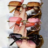 3 piezas de gafas de moda cuadradas sin montura para hombres y mujeres: diseño de tortuga degradada, montura dorada y lentes decorativas, perfectas para el tiempo libre y uso casual. - details 0
