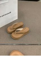 Chanclas de suela gruesa, zapatos de mujer, calzado 2025, nuevas sandalias de playa de vacaciones con tacón inclinado de verano - details 1