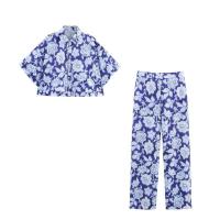 Conjunto de tres piezas veraniego chic para mujer 2025, blusa con cuello vuelto estampado, pantalones holgados de moda - details 1