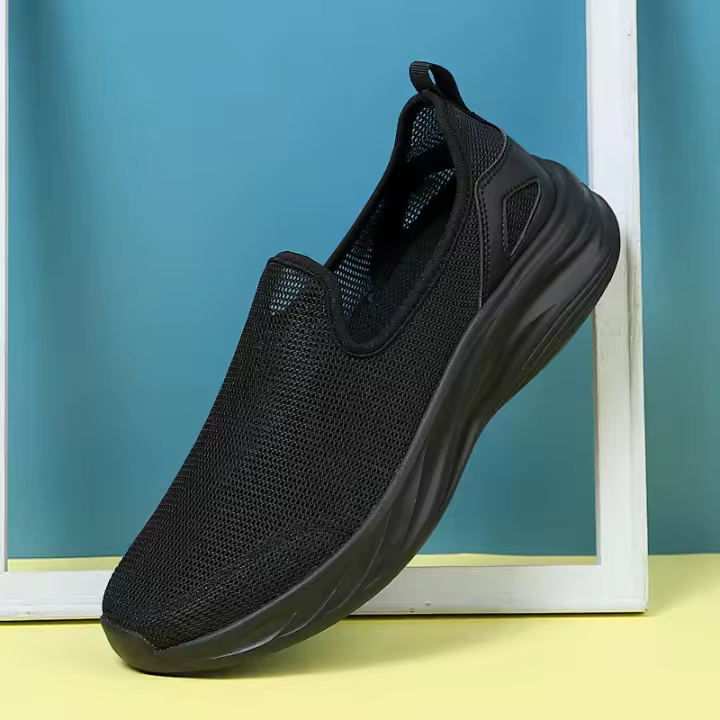 Verano para hombres de primavera y otoño, con zapatos deportivos de malla tejida voladora negra, suelas suaves informales, zapatos de moda versátiles - 1