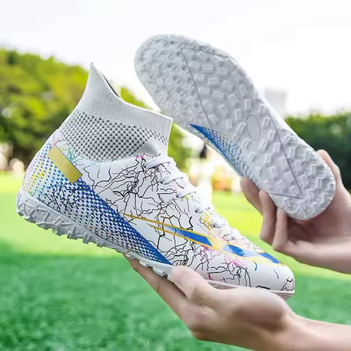 Zapatos de fútbol juveniles de caña alta con clavos largos antideslizantes para deportes de entrenamiento en oferta - 1