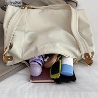Bolso Cruzado de Nylon Ligero Versátil Accesorio de Moda con Cierre de Cremallera y Detalle de Ganchos Ideal para Comutería, Compras, Actividades al Aire Libre Monedero Pequeño con Correa Desmontable Blanco/Negro - details 5