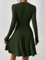 Vestido de manga larga con tejido de cintura baja de cuello V de mujer - details 3