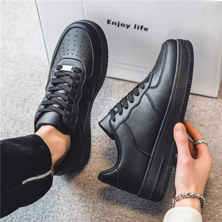 Zapatos de Cuero Versátiles para Hombres Primavera 2025 Zapatillas Negras de Lujo Ligero con Estilo de Negocios - 1