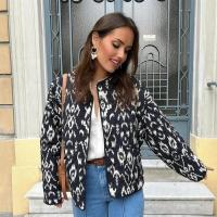 Chaqueta deportiva de moda para mujer primavera 2024 estampado de cara redonda versátil con manta t - details 3