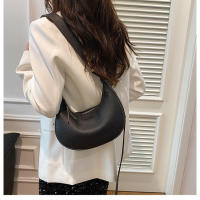 g para mujer nuevo bolso versátil de hombro para axila informal de moda en forma de media luna - details 16