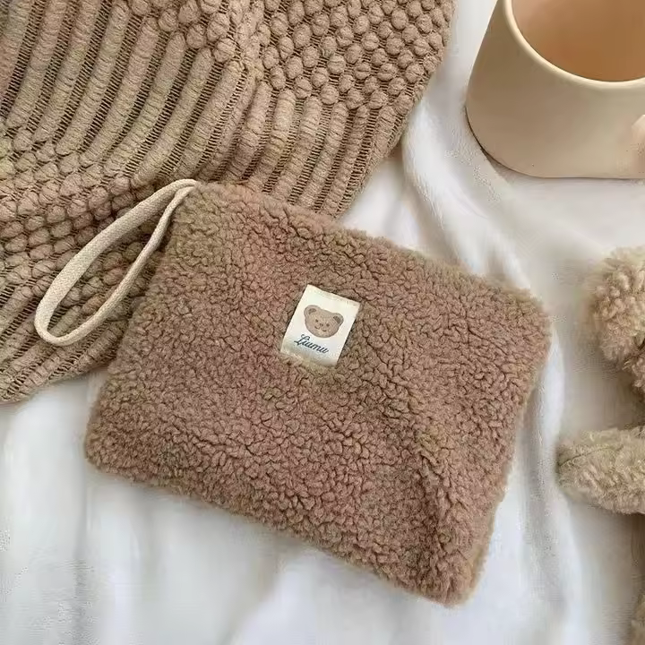 Bolsa de Maquillaje de Oso de Peluche de Alta Capacidad Ideal para Viajes Organizador de Labiales - 1